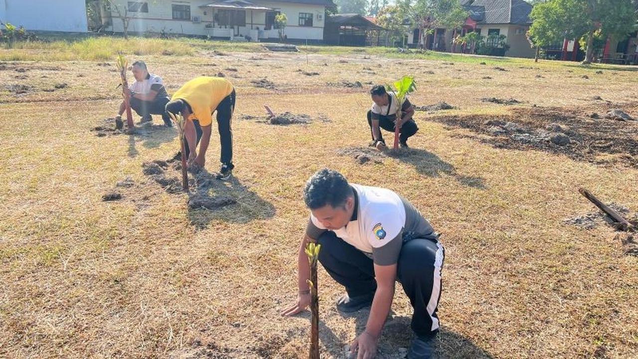 Polres Lingga Tanam Ratusan Bibit Pisang, Perkuat Ketahanan Pangan Nasional