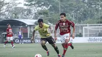 Bali United FC saat melawan Barito Putera FC di laga Tour de Java (Liputan6.com / Dewi Divianta)