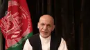 Gambar dari rekaman pesan video yang disiarkan di halaman Facebook Presiden Afghanistan terguling Ashraf Ghani menunjukkan dia berbicara pada 18 Agustus 2021. Ashraf Ghani menegaskan kembali, dirinya keluar dari Afghanistan untuk menghindari pertumpahan darah lebih besar. (FACEBOOK/AFP)
