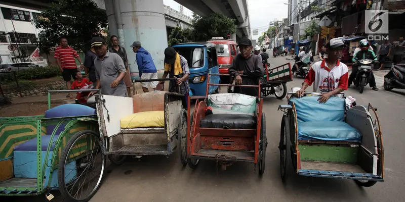 Pendataan Penarik Becak di Flyover Bandengan