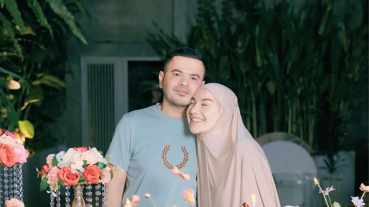 6 Potret Irish Bella Tampilkan Wajah Asli Tanpa Makeup saat Mendapatkan Kejutan Ulang Tahun ke-29 dari Suami Baru