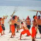 Pukul Sapu menjadi tradisi menyambut Idul Fitri yang dilakukan oleh warga Maluku. (Foto: Dinas Pariwisata Provinsi Maluku)