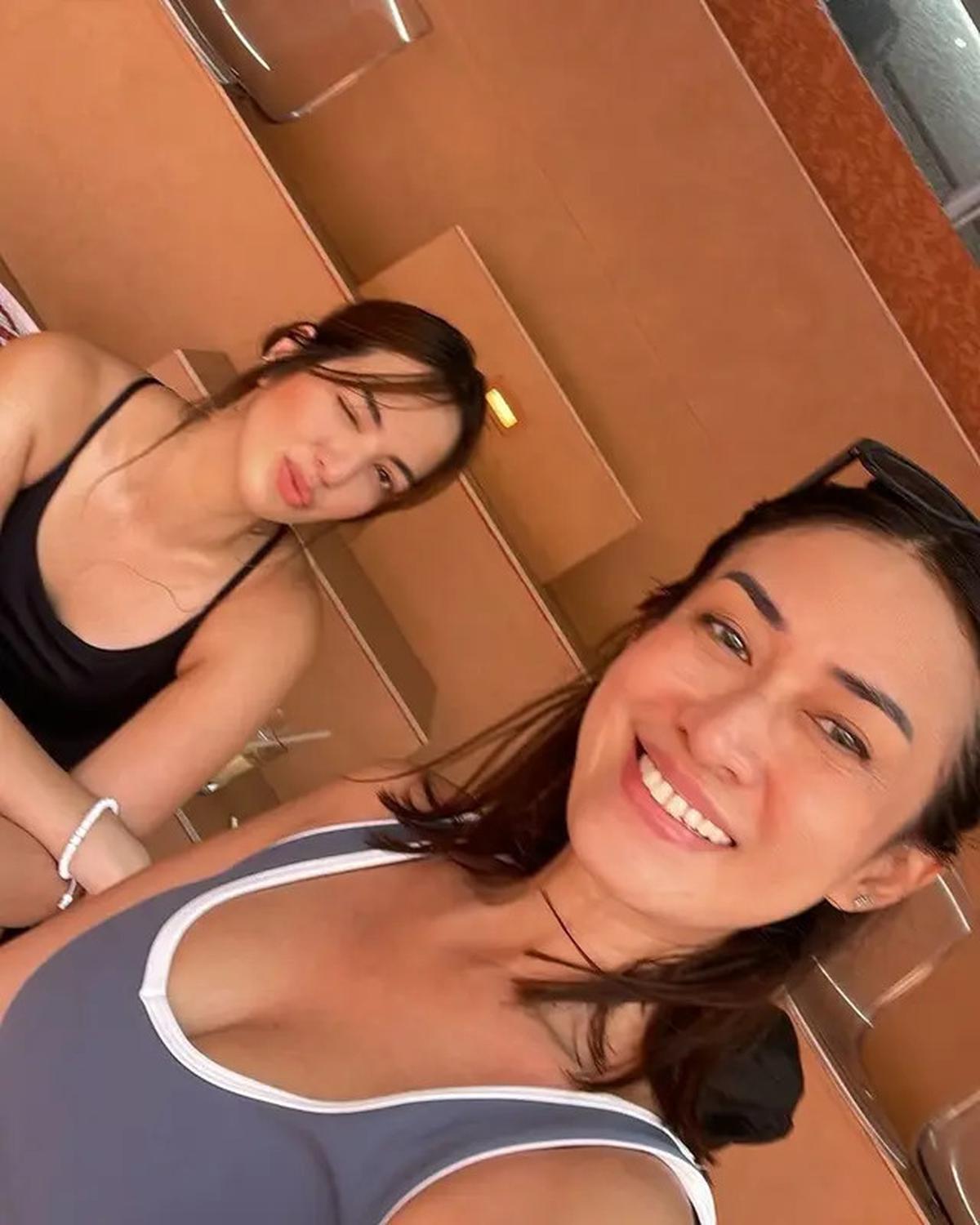 Model Gelang Manik Sederhana ala Nia Ramadhani, Simpel tapi Menawan