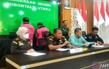 Kejari Gorontalo Utara Musnahkan Puluhan Barang Bukti Tindak Pidana Umum, Narkotika hingga Sajam