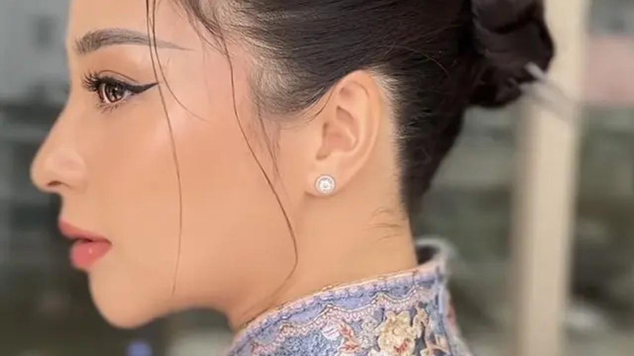 Tampil Flawless, Ini 6 Pesona Nikita Willy Kenakan Baju Qipao China