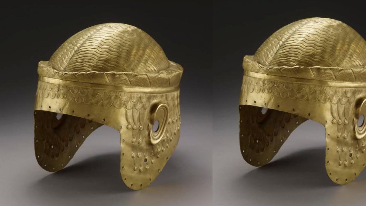 Helm Berbentuk Unik Paling Mahal di Dunia, Dibuat dari Emas 15 Karat