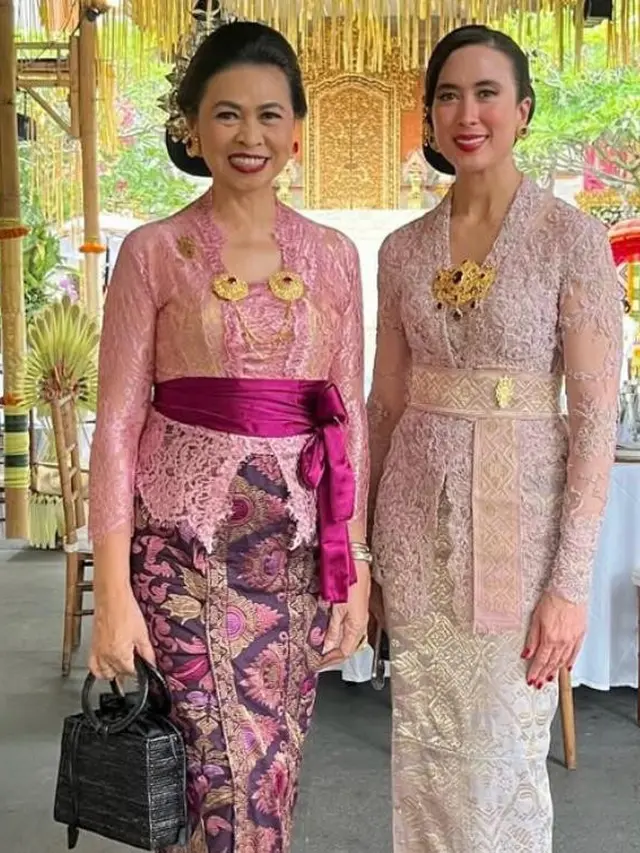 6 Pesona Anggun Menpar Widi Wardhana Dibalut 2 Kebaya Bali saat Hadiri HUT ke-52 Himpunan Ratna Busana Bersama Titiek Soeharto
