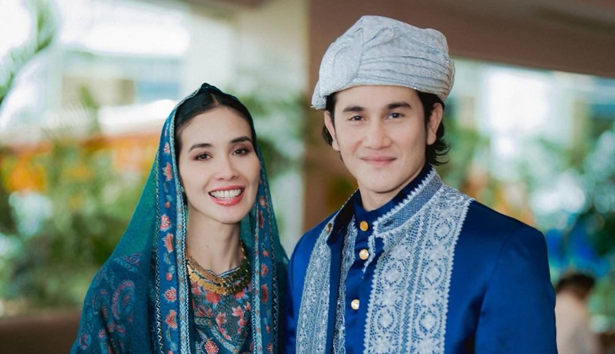 Diketahui penggarapan film Buya Hamka ini merupakan gagasan dari Majelis Ulama Indonesia (MUI) sejak tahun 2014. Untuk Vino sendiri, ia mendapatkan peran sebagai Buya Hamka sejak tahun 2017. Demi mendalami karakter Hamka, ia tidak mengambil tawaran film lagi usai menyelesaikan syuting Wiro Sableng (Liputan6.com/IG/@vinogbastian__)