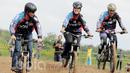 Bupati Lampung Timur, Hj. Chusnunia Chalim (tengah), Phd mengayuh sepeda bersama jajaran Forkopimda mengawali pembukaan Festival BMX di kompleks Islamic Center, Sukada, Lampung, Minggu (19/3/2017) (Bola.com/Reza Bachtiar)