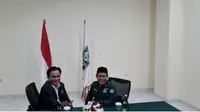 Ketua Umum Partai Bulan Bintang (PBB) Yusril Ihza Mahendra bertemu dengan Ketua Umum PKB Muhaimin Iskandar alias Cak Imin, Kamis (16/3/2023). (Liputan6.com/ Muhammad Radtyo Priyasmoro)