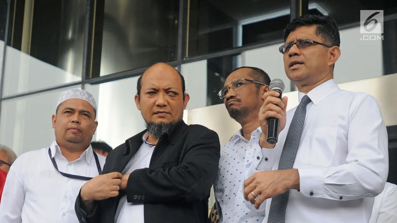 Tiba di KPK, Novel Baswedan Disambut Peluk Hangat Abraham Samad