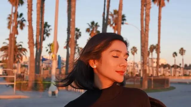 5 Potret Fanny Ghassani dengan Makeup Natural, Hasilnya Flawless dan Makin Cantik