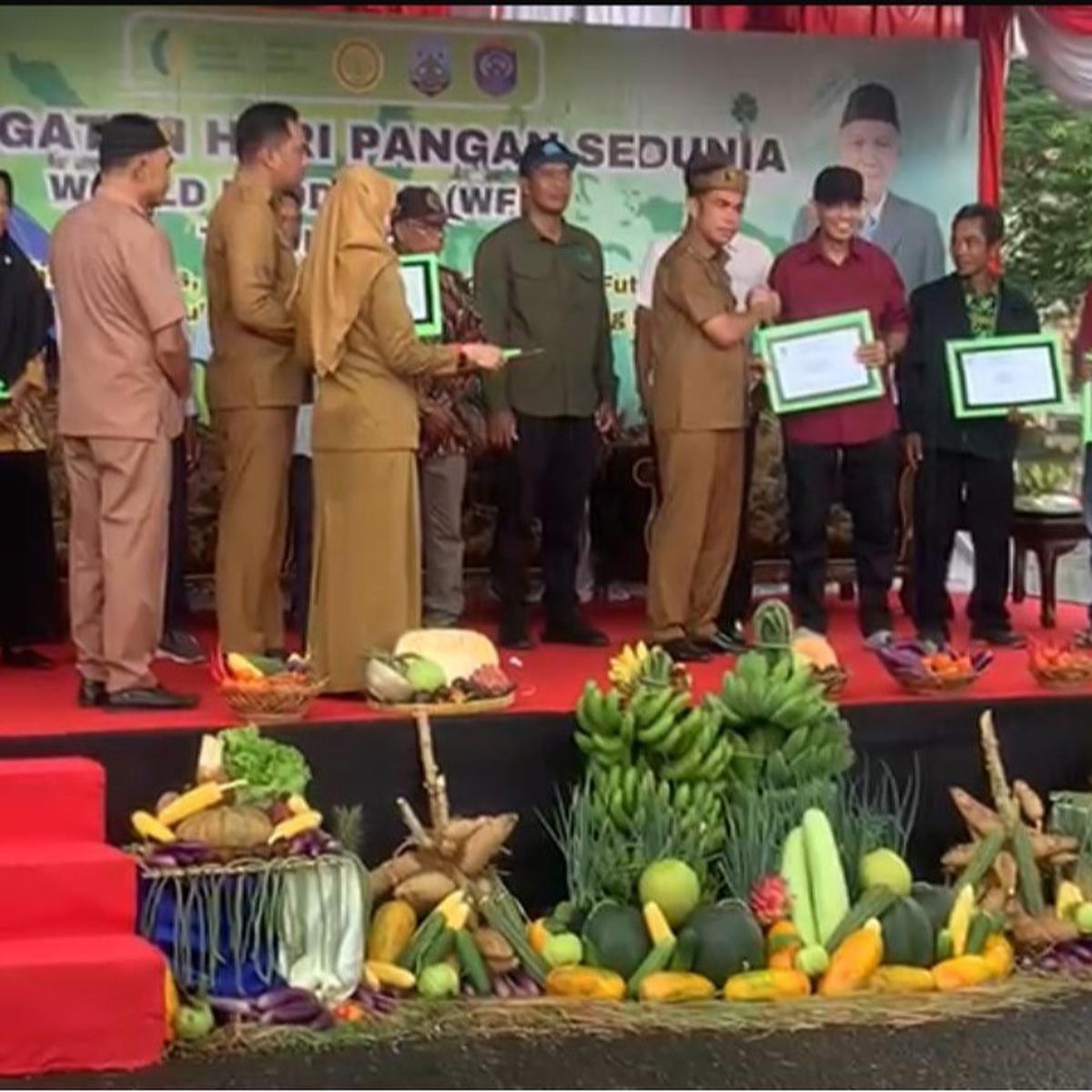 Pj Wali Kota Tarakan Bustan memberikan arahan dalam Peringatan Hari Pangan Sedunia
