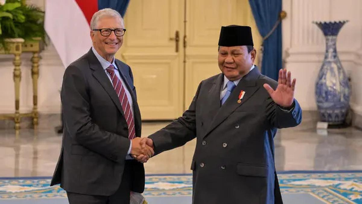Kilas Balik Batik Bill Gates Kreasi Maestro Batik Indonesia