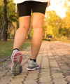 Japanese interval walking mengajak tubuh bergerak dengan intensitas berbeda melalui pergantian jalan cepat dan jalan santai dalam satu sesi. (Foto/Dok: Magnific)