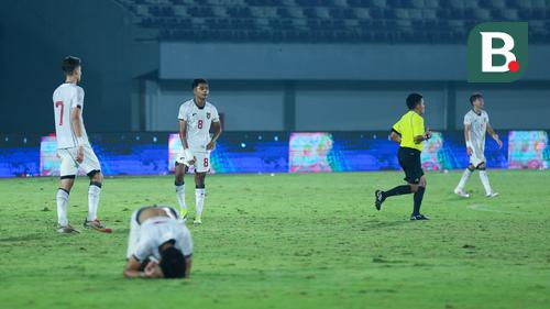 Foto: Wajah Lesu dan Kecewa Skuad Timnas Indonesia U-17 Setelah Dipermalukan China