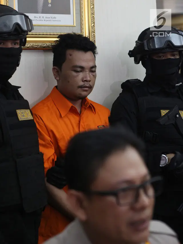 Raut Wajah Pembunuh Satu Keluarga di Bekasi