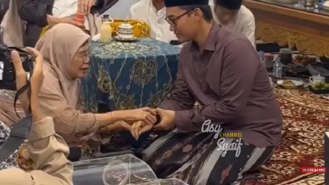 Acara seserahan balasan lamaran Ning Chasna untuk Gus Sunny ini tak kalah meriahnya (SS: YouTube Asy Syaif Chanel)