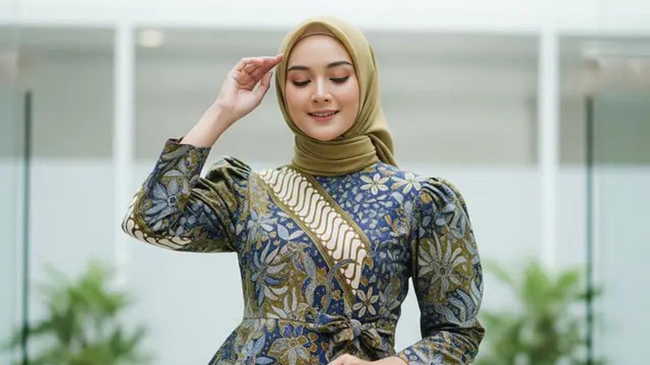 7 Model Atasan Batik Hijab Modern 2025 untuk Tampil Stylish di Berbagai Acara