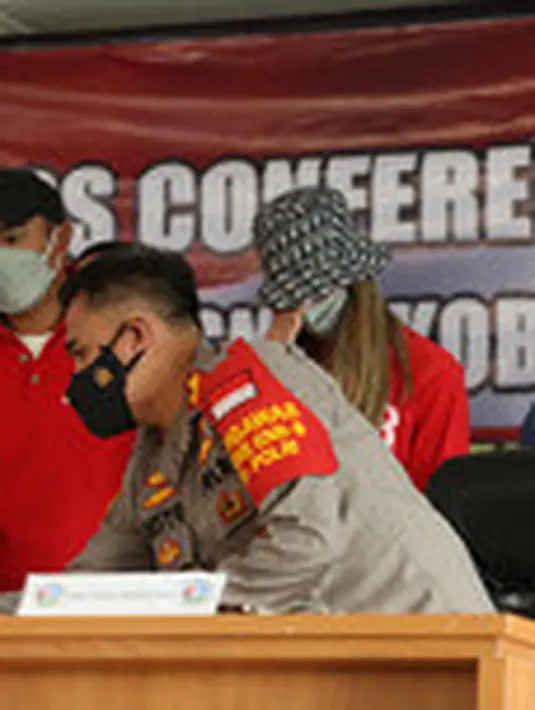 "Dan sebagai warga negara yang baik saya akan bersikap kooperatif dan mengikuti proses hukum yang berjalan," pungkasnya. (Budi Santoso/Kapanlagi.com)