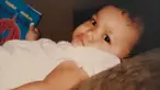 Lahir pada 19 Januari 1987, Adinia Wirasti kini genap berusia 36 tahun. Tak terasa bayi yang dulu lucu dan menggemaskan ini sudah dipersunting oleh kekasih hatinya. Foto masa kecil ini tentunya penuh kenangan tersendiri untuk Adinia Wirasti yang kini sudah resmi menikah. Pamer ekspresi gemas, foto masa kecil bintang film Cek Toko Sebelah ini sukses bikin netizen gemas. (Liputan6.com/IG/@adiniawrst)