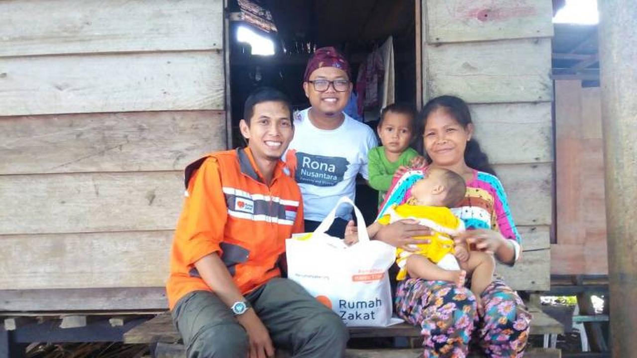 Rumah Zakat Salurkan Paket Lebaran di Ternate