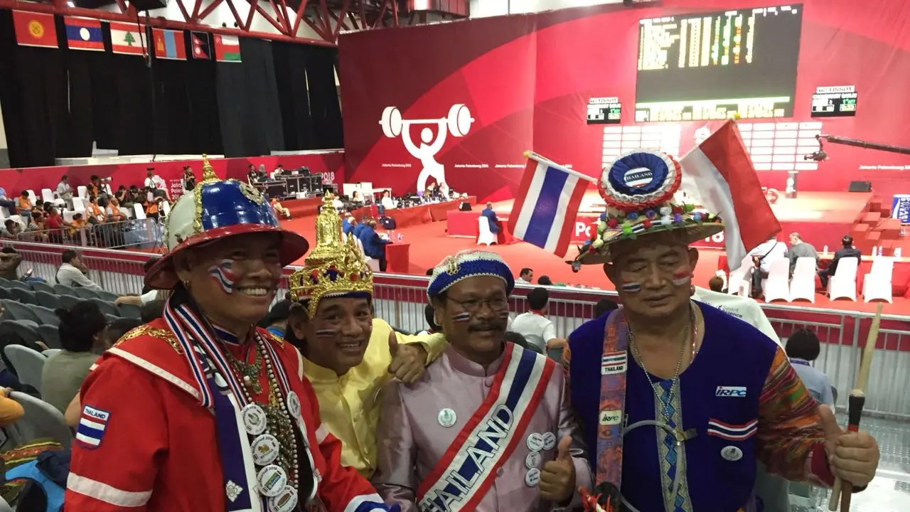 Parinya Weerawong, salah seorang suporter nyentrik asal Thailand