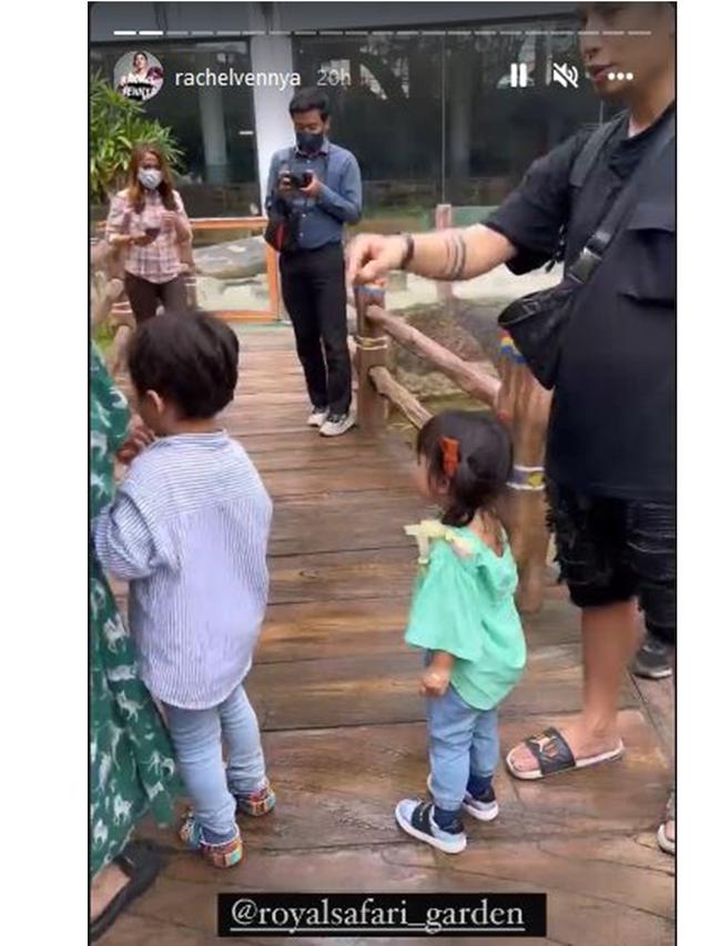 Ajak Xabiru dan Chava, Ini 6 Momen Seru Rachel Vennya dan Okin di Taman Safari