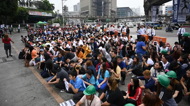 Para Pekerja di Manila Ikut Pelatihan Antisipasi Gempa Bumi
