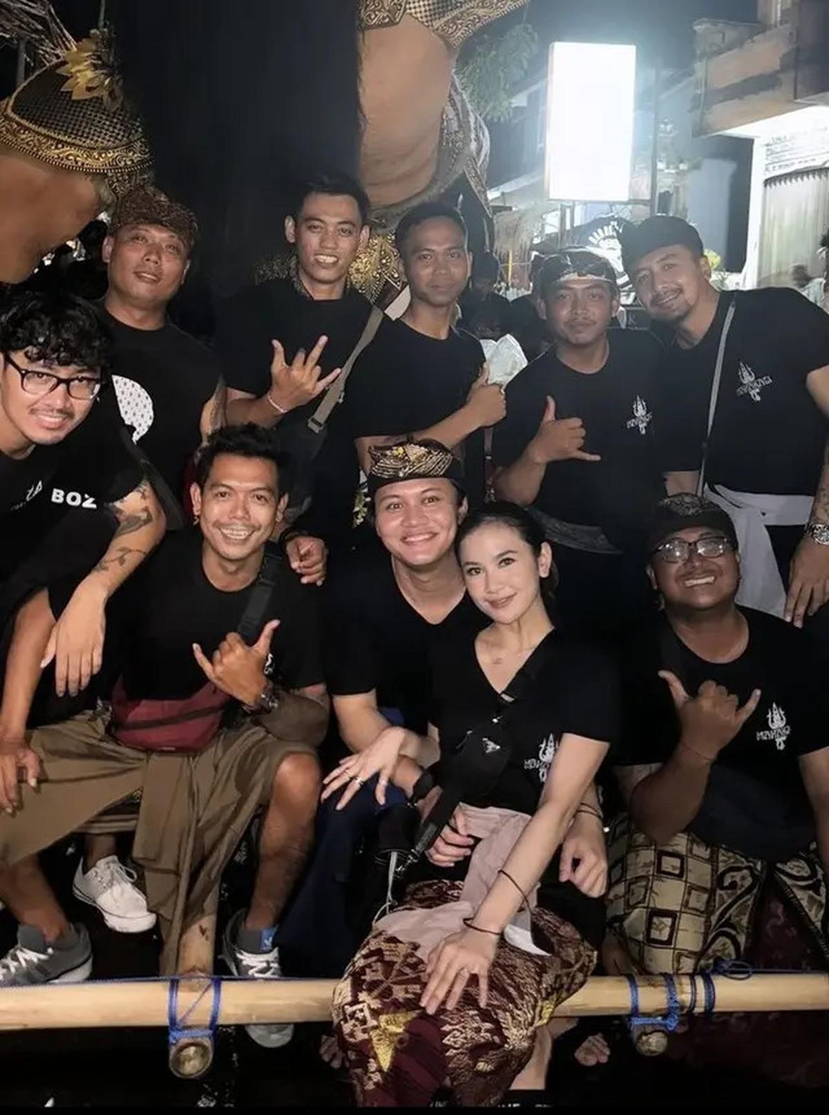 Mahalini juga meramaikan pawai Ogoh-ogoh dengan gaya unik.&nbsp;
