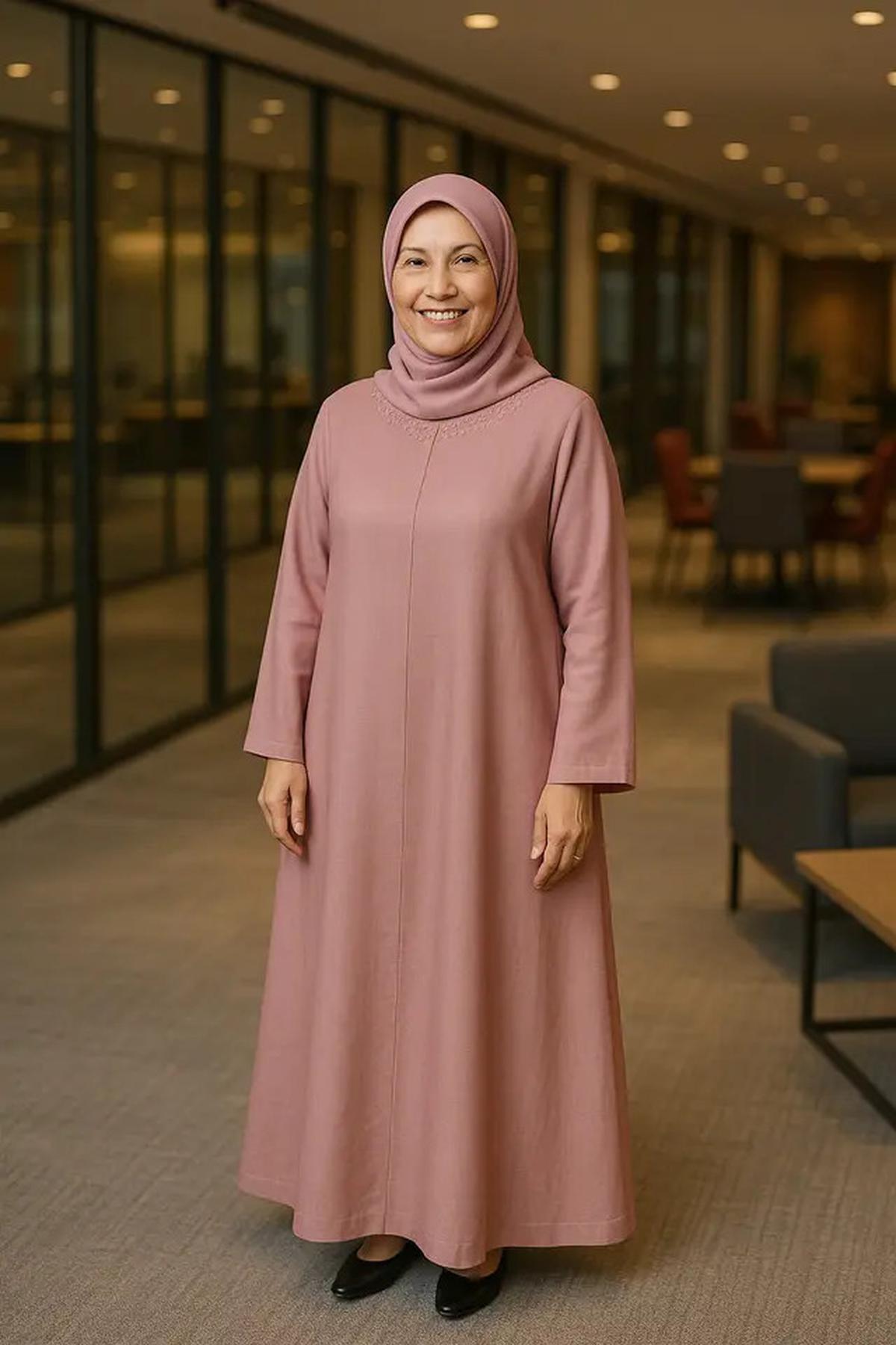 8 Model Kaftan Abaya Terbaru agar Ibu-Ibu 50 Tahun Tampil Jauh Lebih Muda