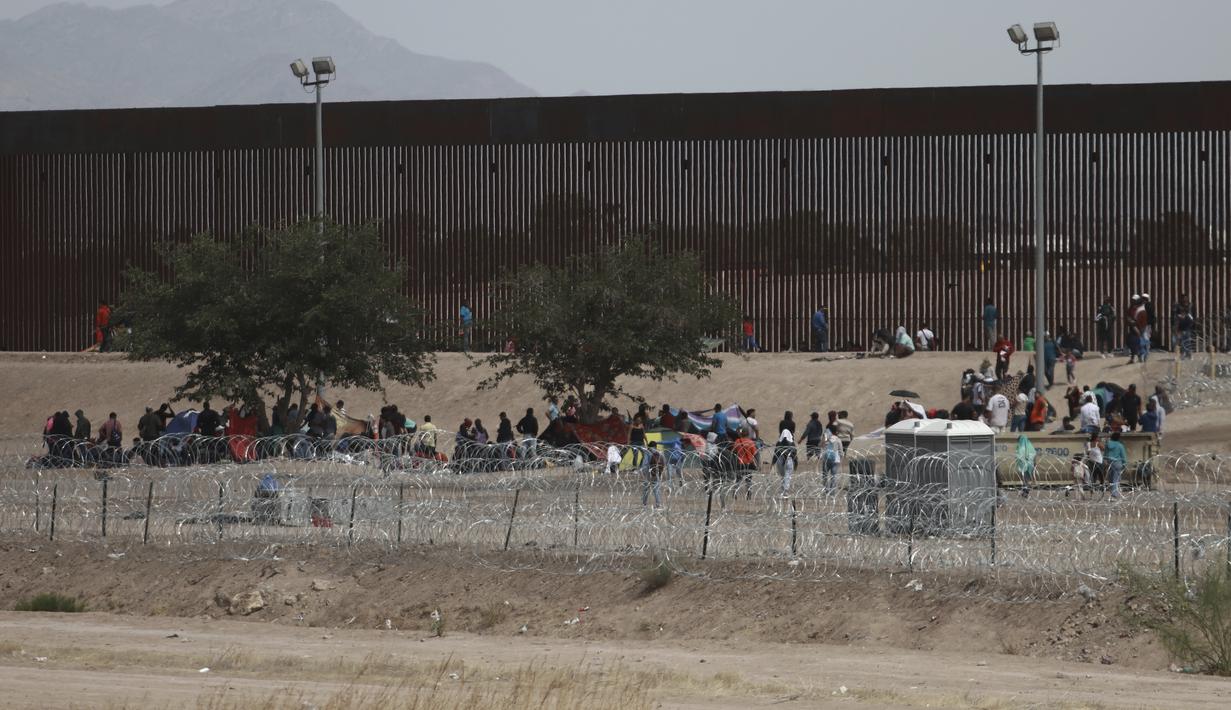 Mereka akan melakukan pemantauan berbasis darat, entri data, dan dukungan gudang untuk membebaskan agen perbatasan dan "mengisi celah kemampuan kritis,, kata juru bicara Gedung Putih Karine Jean-Pierre. (AP Photo/Christian Chavez)