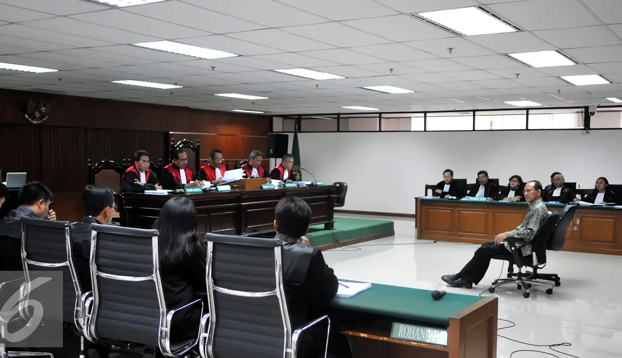 Suasana sidang pembacaan dakwaan Suryadharma Ali di Pengadilan Tipikor, Jakarta, Senin (31/8/2015). SDA didakwa telah menggunakan Dana Operasional Menteri (DOM) hingga Rp1,821 miliar. (Liputan6.com/Herman Zakharia)
