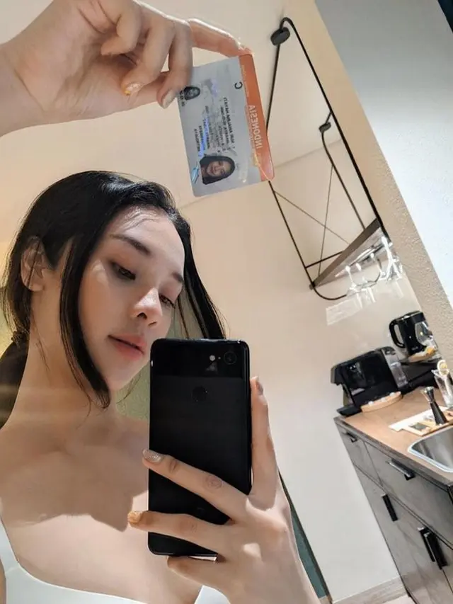 Anya Geraldine pamer SIM C