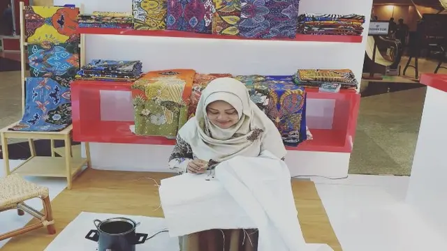 Cerita Efi Warga Cirebon Mendunia Karena Batik