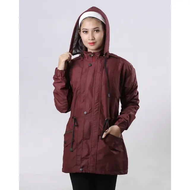 Jaket Maroon Parka dengan Celana Ungu Pastel