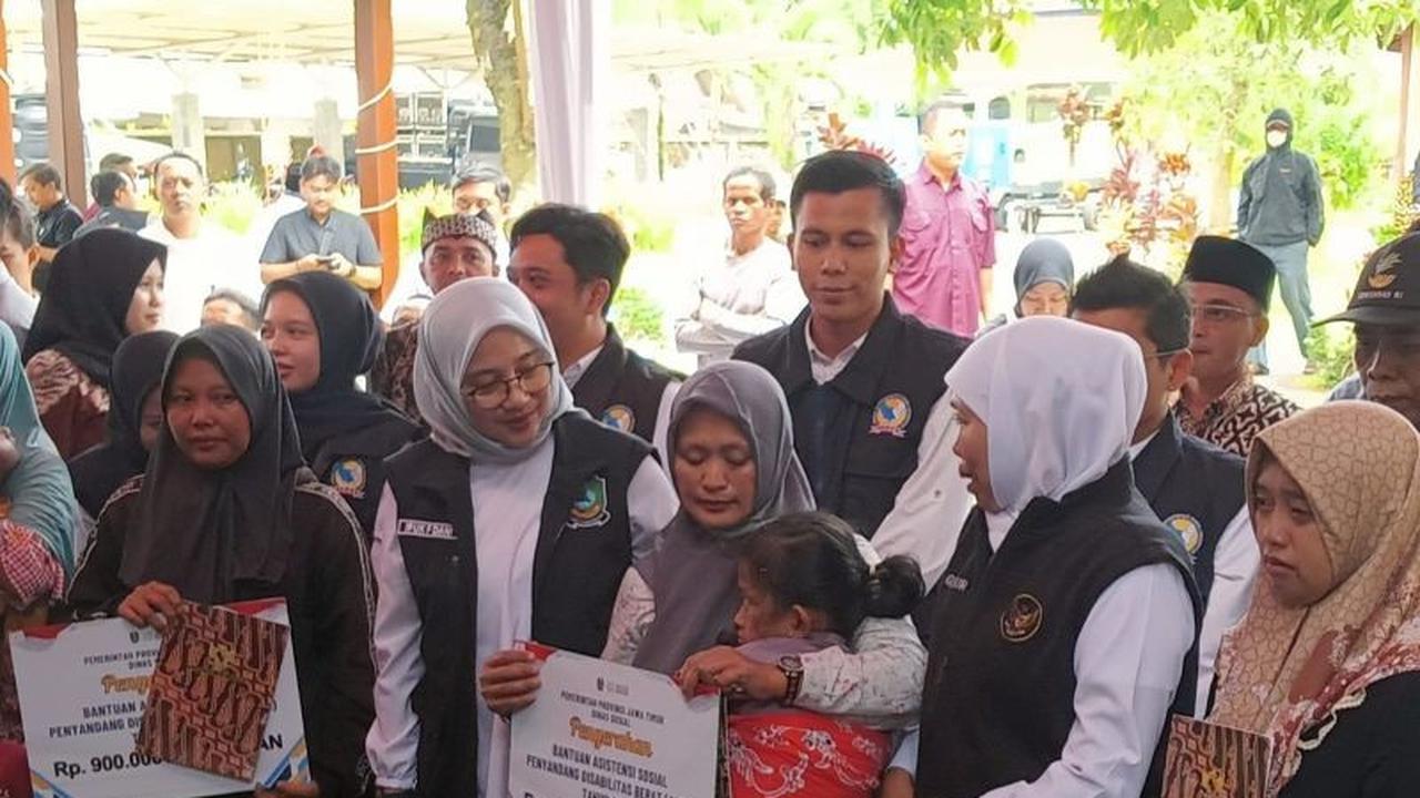 Gubernur Khofifah Salurkan Bantuan Sosial Khofifah Banyuwangi Senilai Rp5,26 Miliar