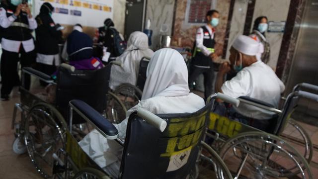 Jemaah haji lanjut usia atau jemaah haji lansia asal Indonesia menjadi perhatian serius para Petugas Penyelenggaraan Ibadah Haji (PPIH) Arab Saudi.