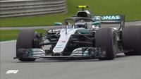 Pembalap Mercedes, Valtteri Bottas, merebut pole pada kualifikasi F1 GP Austria di Sirkuit Red Bull Ring, Sabtu (30/6/2018), (Twitter/F1)