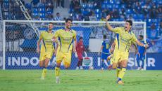 Pemain Persib Bandung, Federico Barba, melakukan selebrasi setelah mencetak gol ke gawang Arema FC pada laga pekan keenam BRI Super League 2025/2026 di Stadion Kanjuruhan, Kabupaten Malang, Senin (22/9/2025) sore WIB. (Bola.com/Iwan Setiawan)