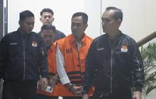 FOTO: Bupati dan Sekda Cilacap Ditahan KPK Usai Operasi Tangkap Tangan