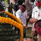 Bupati Tabanan, I Komang Gede Sanjaya pada upacara serta tabur bunga di Taman Makan Pahlawan Margarana, Jumat, (30/6/2023). (Liputan6.com/ist)