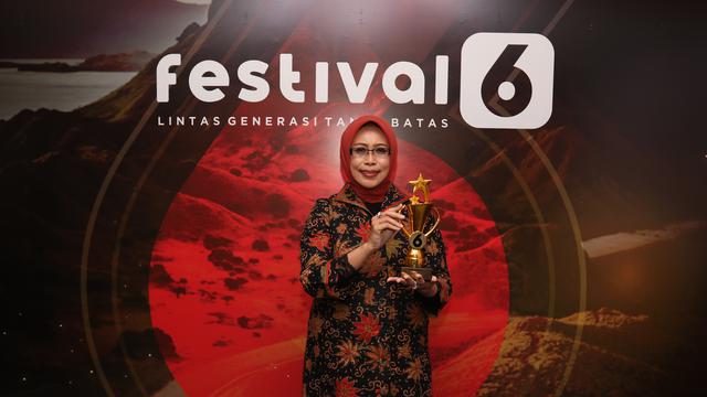 Persembahkan Penghargaan untuk Seluruh Pendidik