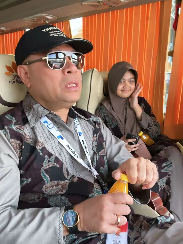 Amora Lemos Pakai Hijab