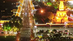 Foto dari udara yang diabadikan pada 14 Juni 2020 ini memperlihatkan pemandangan malam di kota kuno Zhengding di Shijiazhuang, Provinsi Hebei, China utara. (Xinhua/Xu Jianyuan)