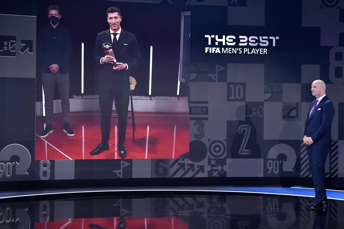 Kalahkan Messi, Lewandowski Jadi Pemain Terbaik Dunia FIFA 2021