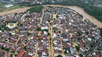 Foto selebaran yang diambil dan dirilis pada Selasa 4 Maret 2025 oleh Badan Nasional Penanggulangan Bencana (BNPB) ini menunjukkan gedung-gedung yang terendam banjir di Bekasi, Jawa Barat. (Foto oleh Handout/Badan Nasional Penanggulangan Bencana/AFP)