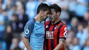 Pemain Manchester City, Nolito (kiri), bersitegang dengan pemain Bournemouth, Adam Smith, dalam laga pekan kelima Premier League di Stadion Etihad, Sabtu (17/9/2016) malam WIB. (Reuters/Phil Noble)