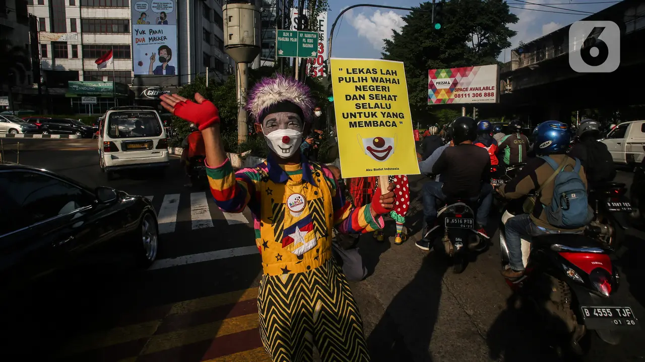 Aksi Badut Indonesia Kampanyekan Penggunaan Masker