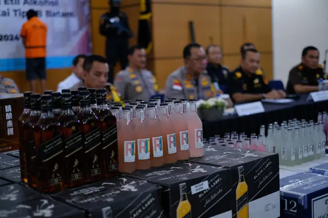 Bea Cukai Batam Tindak Puluhan Ribu Botol Miras Ilegal dari Singapura